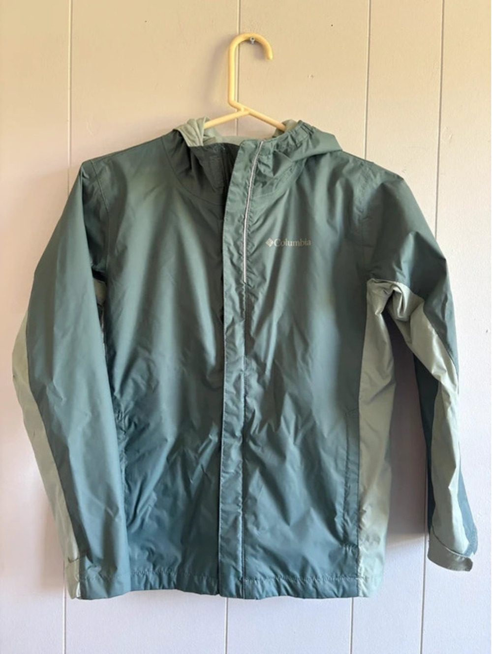 Girls 10/12 Mesh Lined Teal Columbia Rain Jacket